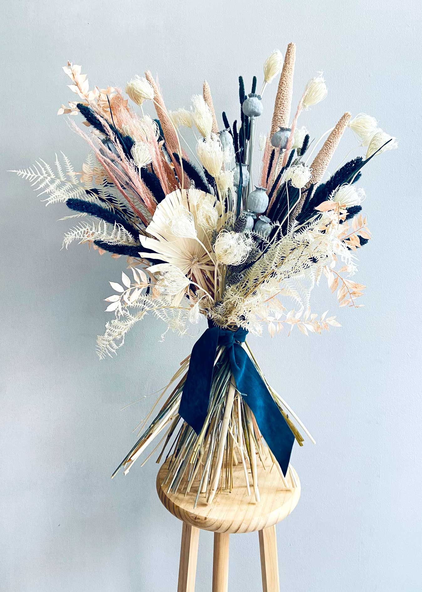 Caja de Flores Preservadas en Tonos Azules - Marta Azpeitia